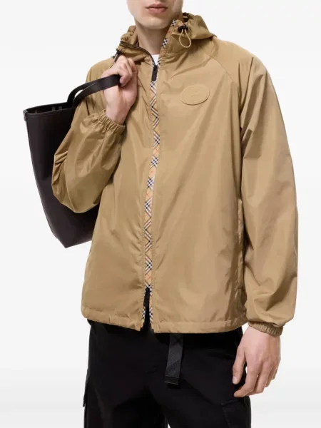 Geacă Burberry cu glugă