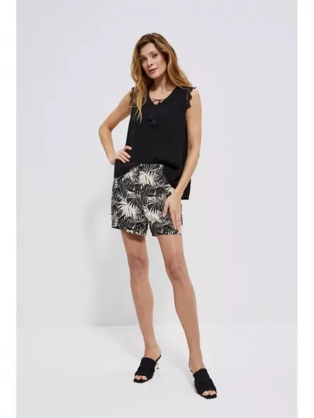 Šortky Moodo s potlačou s tropickým vzorom čierna