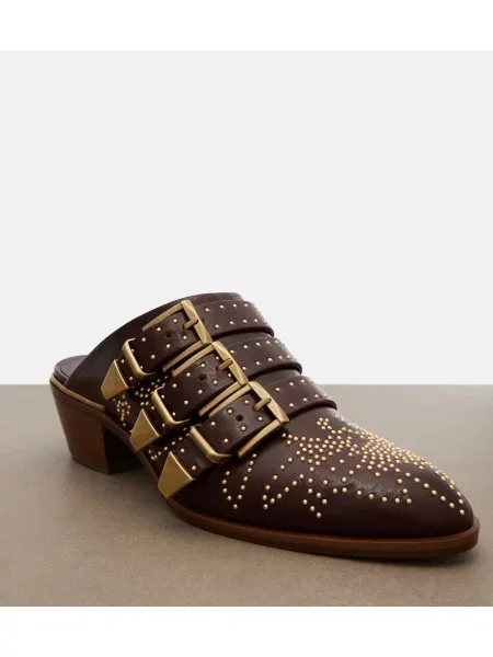 Papuci tip mules Chloé din piele cu tepi maro