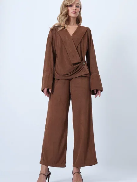 Trend Alaçatı Stili Costum cu pantaloni maro