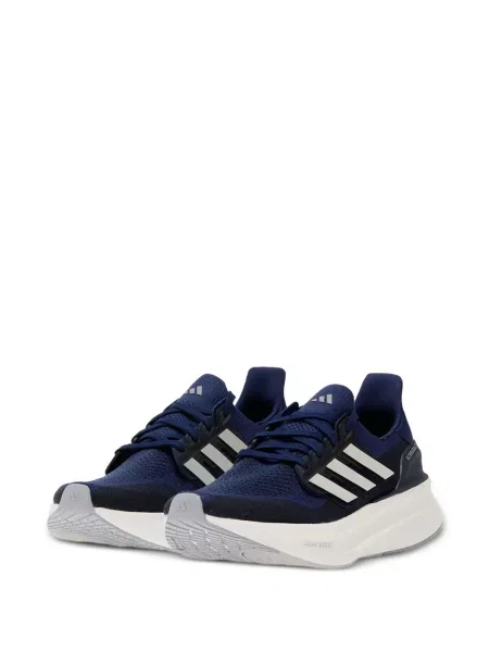 Велурени бягане маратонки Adidas UltraBoost на райета черно