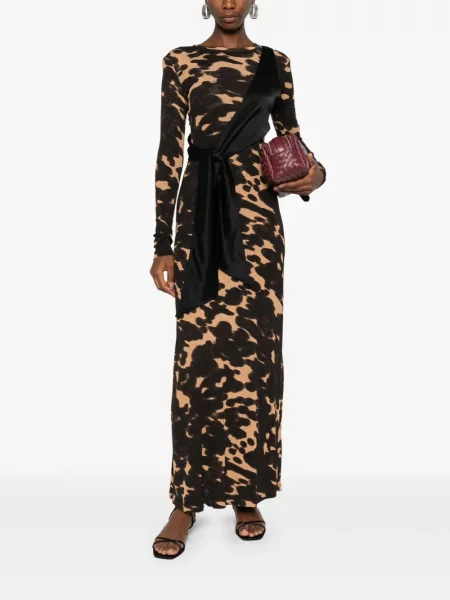 Rochie maxi Nanushka lungă de costum maro