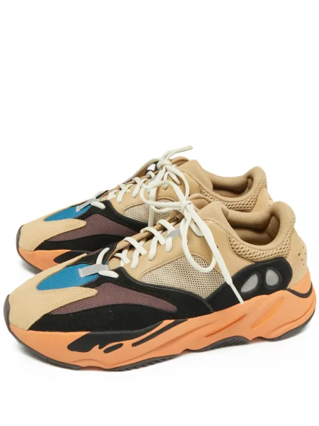 Sneakerși Adidas Yeezy din piele de căprioară