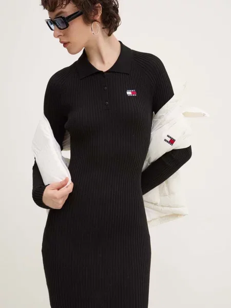 Рокля Tommy Jeans къса с кройка по тялото черно