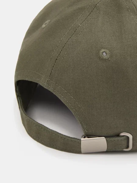 Кепка Sinsay с вышивкой