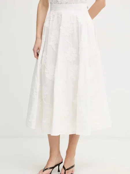 Rotate fustă de alb