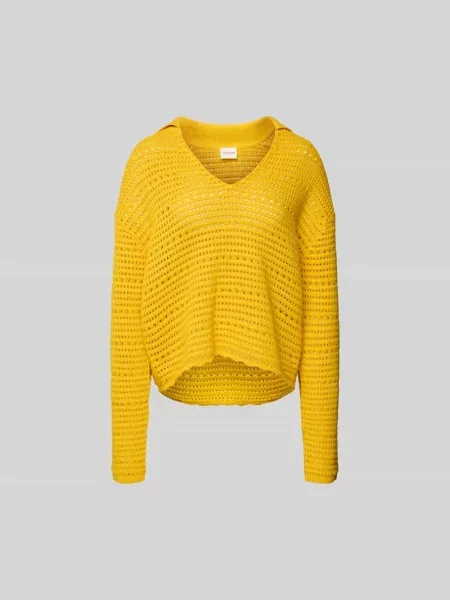 Sweter z haftem angielskim Closed