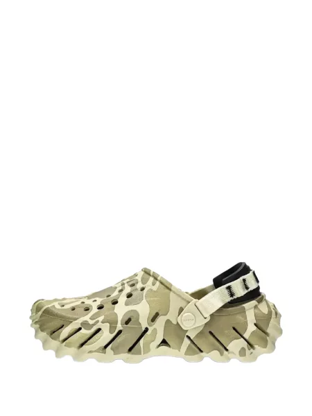 Saboți Crocs cu model camuflaj verde
