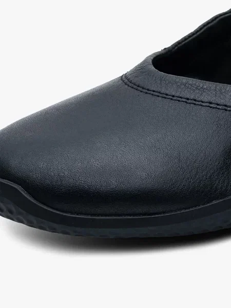 Кожаные балетки Vivobarefoot черные