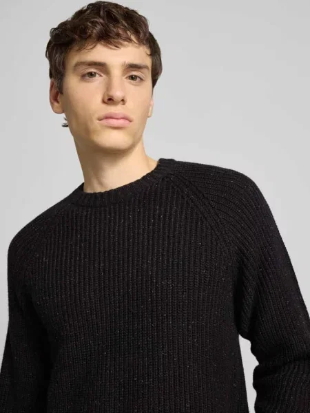 Sweter z dzianiny o kroju regular fit z mieszanki bawełny z dodatkiem wełny model ‘LITUS’ Only & Sons czarny