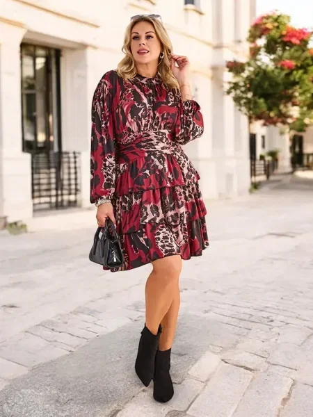 Rochie Resti cu imagine de costum negru