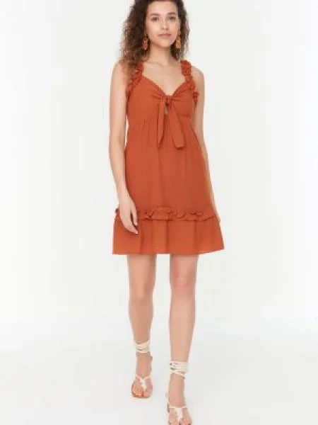 Rochie Trendyol cu legături țesută