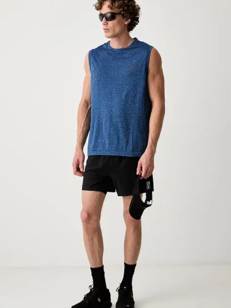 On tricou de antrenament pentru bărbați albastru