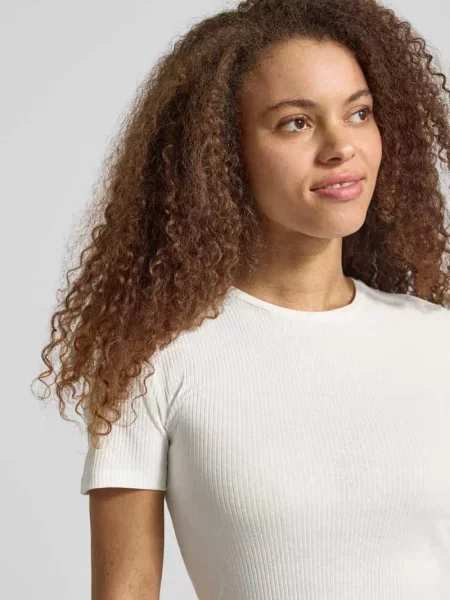 T-shirt o kroju slim fit z mieszanki bawełny model ‘RUKA’ Pieces biała