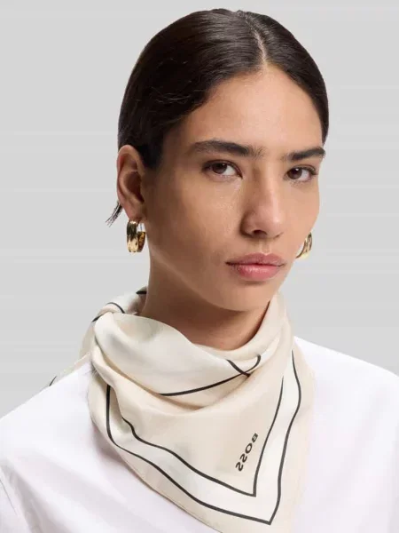 Chusta z czystego jedwabiu model Boss beżowa