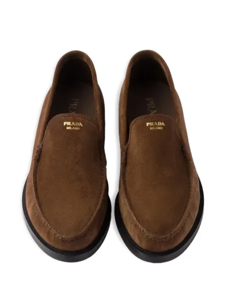 Pantofi loafer Prada din piele de căprioară maro