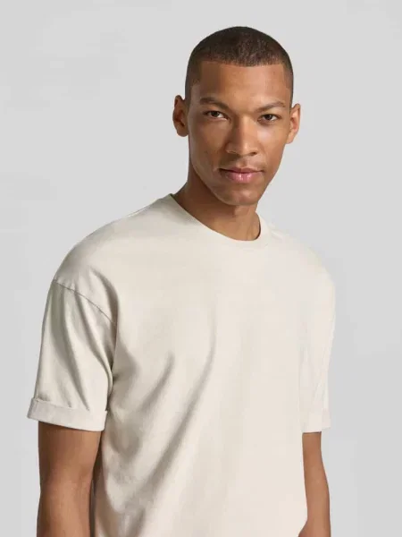T-shirt z zakładką na rękawach i okrągłym dekoltem Drykorn biała