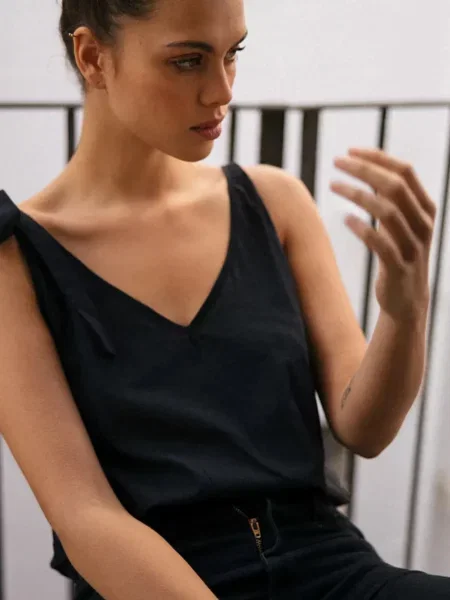 Топ MUUV. оголена спина 0 чорний