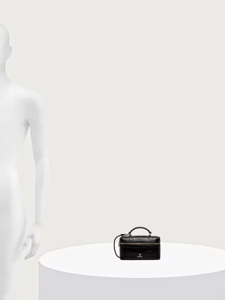 Кожаная косметичка Furla