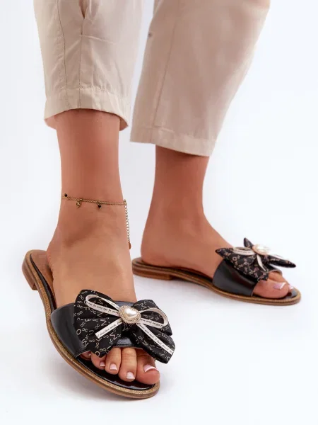 Usnjene copati Laura Messi z lokom brez pet črna