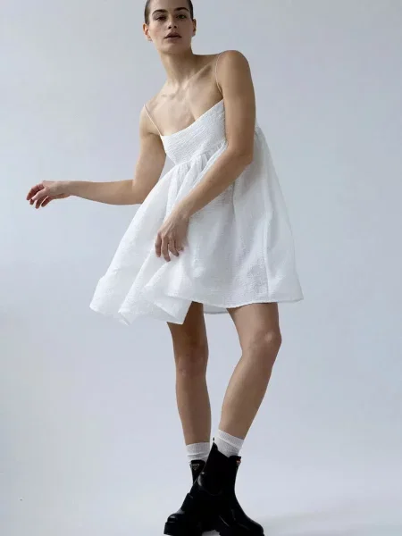 Muuv. Muuv rochie evazată din cu MEO alb