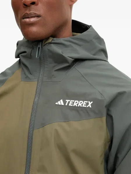 Маратонки Adidas Terrex с връзки на райета с дантела червено