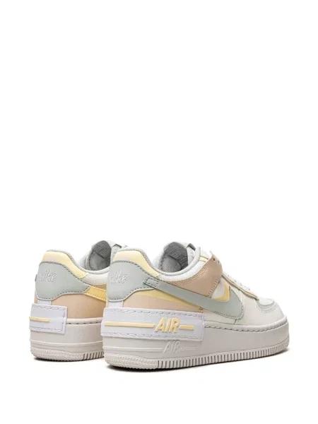Běžecké fleecové tenisky Nike NikeCourt s potiskem hnědé