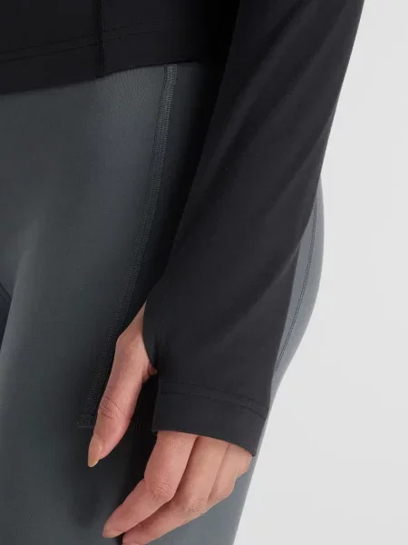 Свитер New Balance черный
