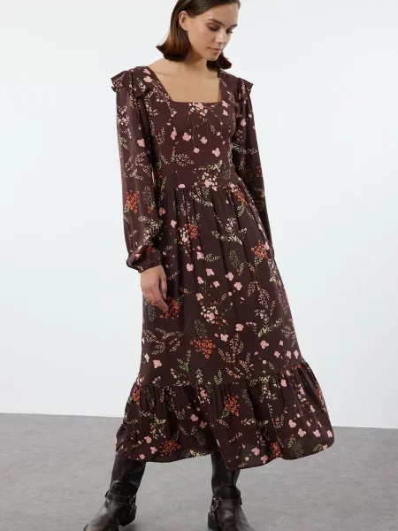 Rochie Trendyol cu model floral de costum maro