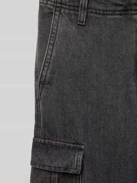Jeansy o kroju regular fit z naszywką z logo model ‘CHRIS’ Jack & Jones czarne