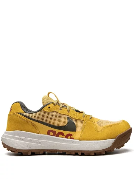 Sneakerși Nike evazate