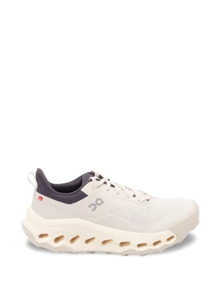 Sneakerși On