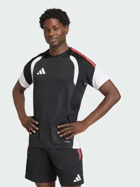 Переработанный спортивная футболка Adidas черная