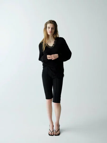 Sweter z łączonych materiałów z koronką Kobieta S MANGO czarny