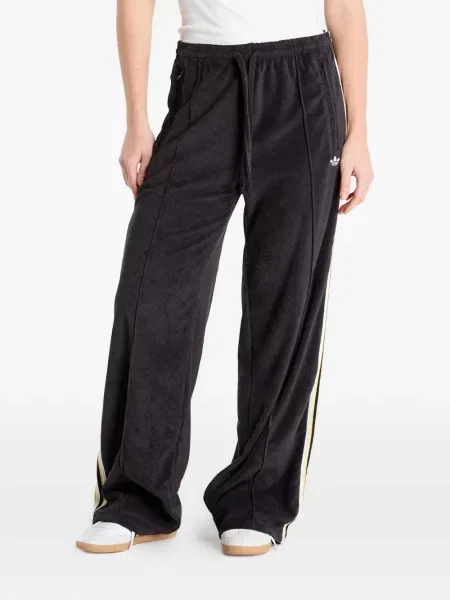 Dlouhé běžecké boty Adidas Terrex s krátkými rukávy s výstřihem do v černé