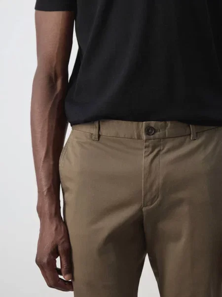 Spodnie chinosy Barna slim fit z diagonalu Mężczyzna 38 MANGO MAN brązowy