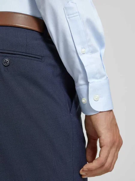 Koszula biznesowa o kroju slim fit z kołnierzykiem typu kent Selected Homme niebieska