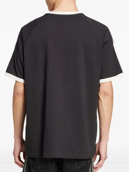 Камуфлажна плетена тениска Adidas с принт черно