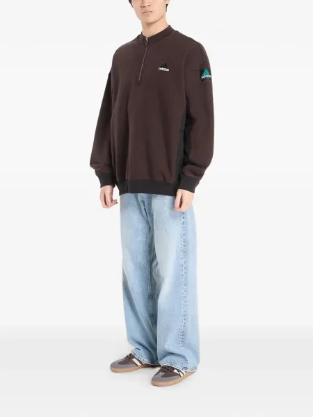 Dlouhé běžecké boty Adidas Terrex s krátkými rukávy s výstřihem do v černé