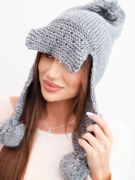 Șapcă Kesi de lână cu pompoane