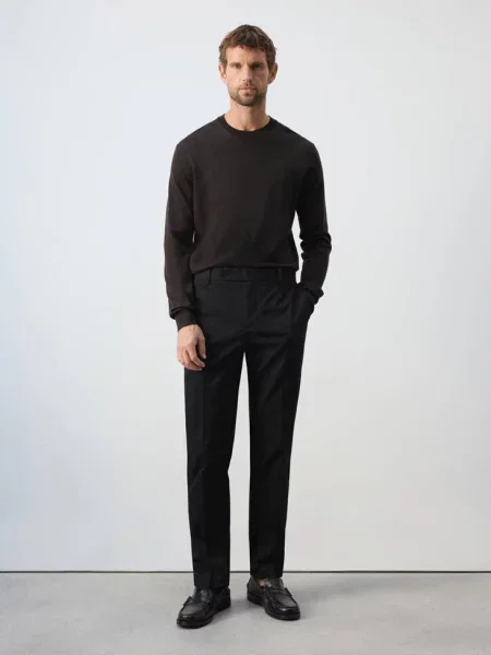 Spodnie chinosy Dublino slim fit Mężczyzna 38 MANGO MAN czarny