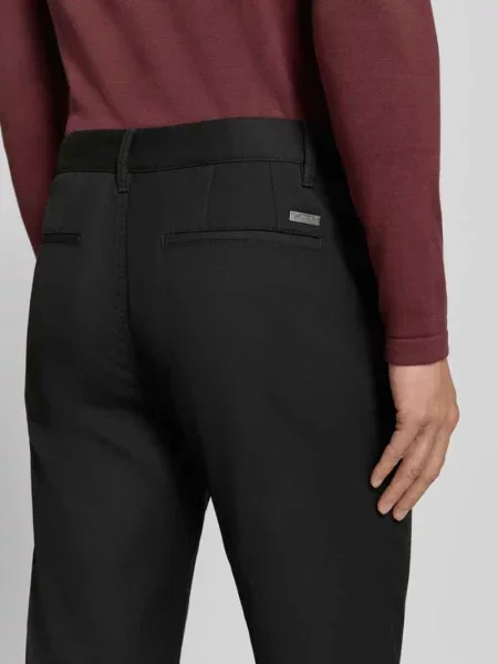 Spodnie o kroju straight fit z dodatkiem Armani Exchange czarne
