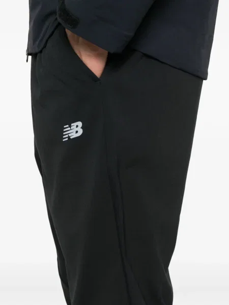Top sport New Balance cu broderie maro