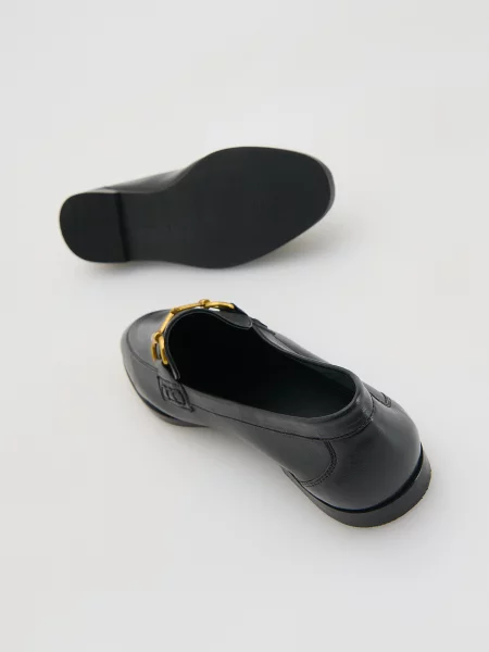 Кожаные лоферы Reserved с пряжкой черные