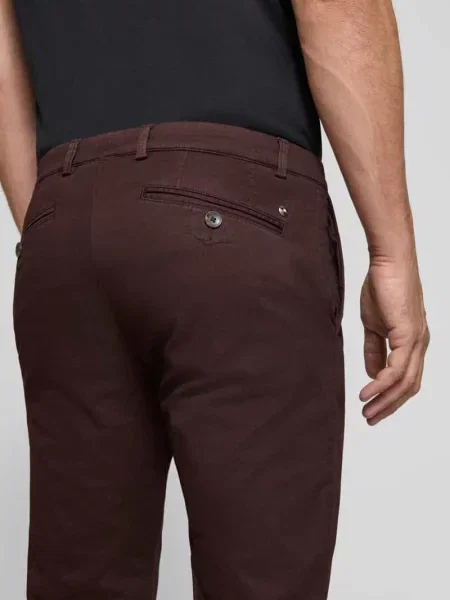 Chinos o kroju slim fit z mieszanki bawełny Bugatti