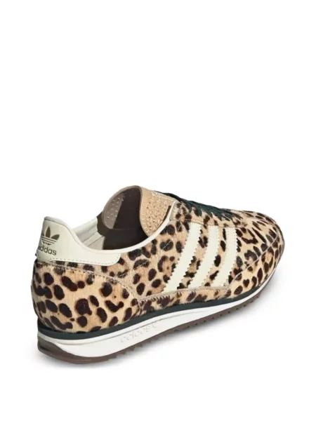 Sneakerși Adidas cu model leopard maro