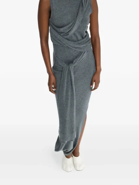 Rochie Jw Anderson drapată de costum gri