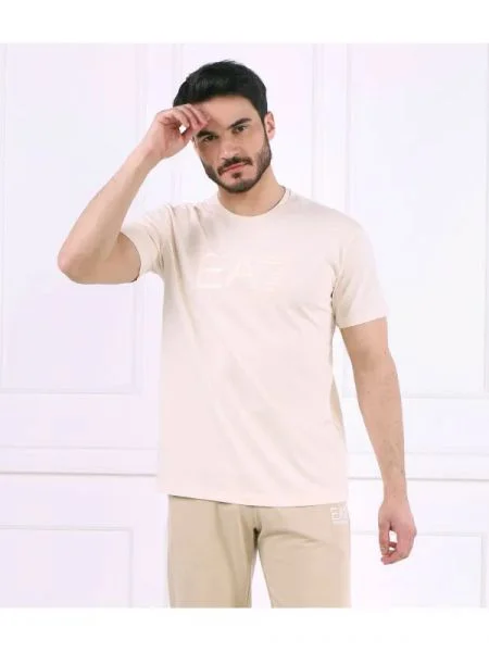 Tricou