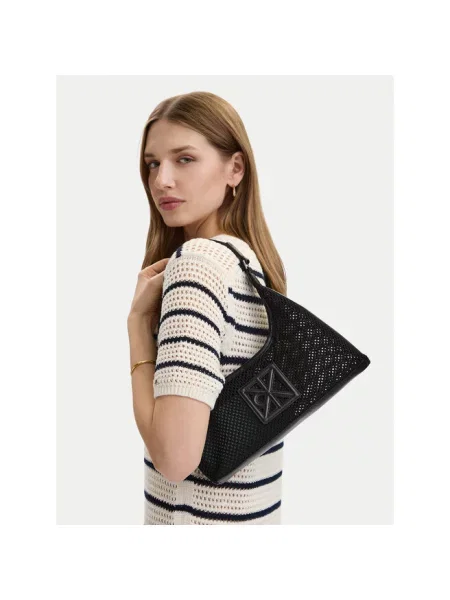 Torba Calvin Klein Emblem Mesh Shoulder Bag Black Universal czarna