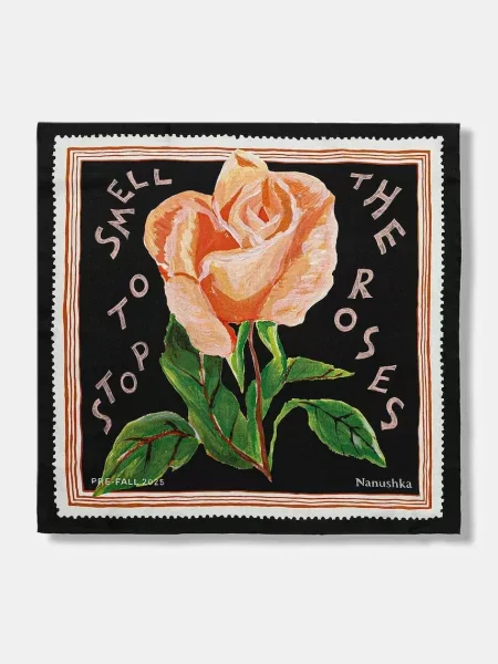 Nanushka chusta jedwabna wzorzysta czarny